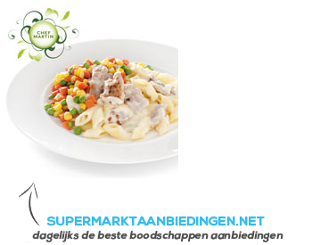 Chef Martin Kip in mozzarella kaassaus groente pasta aanbieding