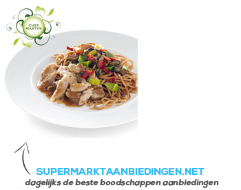 Chef Martin Kip in oosterse saus mie groenten aanbieding